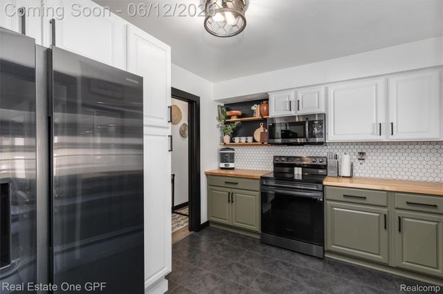 21701 Chalon Street, St. Clair Shores, MI 48080