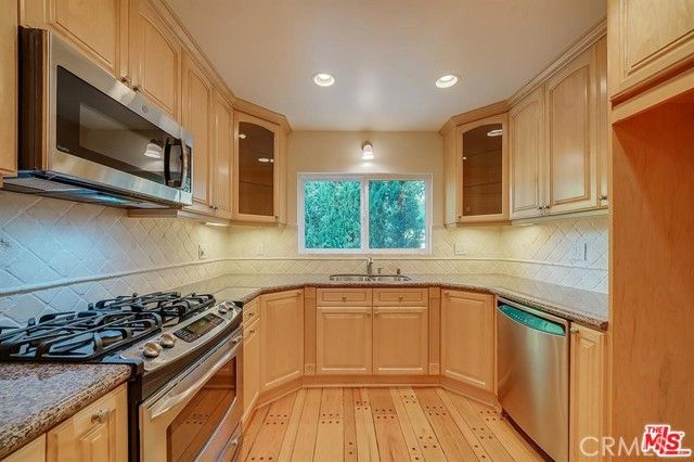 3826 Dixie Canyon, Sherman Oaks, CA 91423