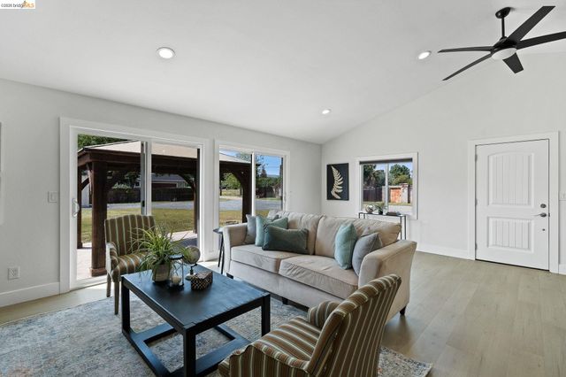 3350 Concord Ave, Brentwood, CA 94513