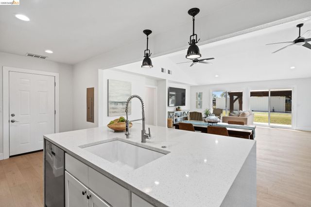 3350 Concord Ave, Brentwood, CA 94513