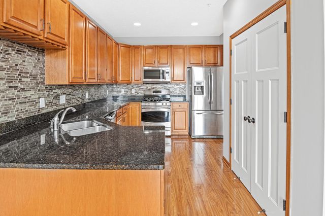 10174 Indigo Drive, Eden Prairie, MN 55347