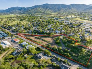 30 Knoll Crest Drive, Ashland, OR 97520