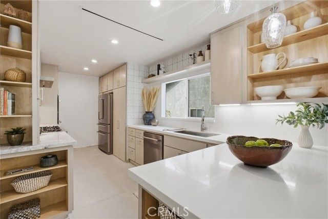 4422 Canoga Avenue, Woodland Hills (los Angeles), CA 91364