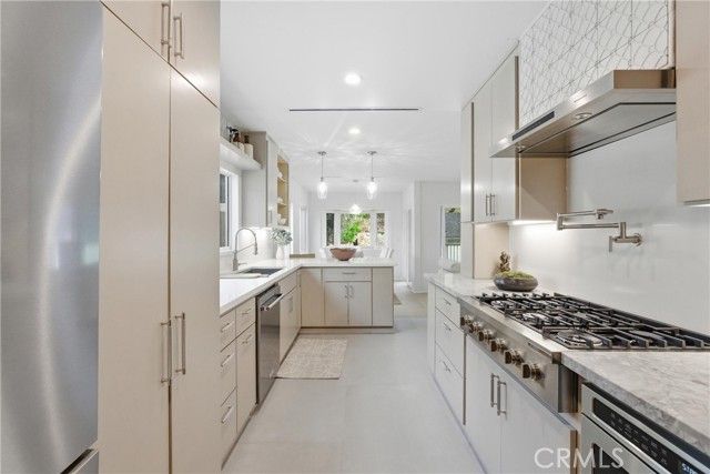 4422 Canoga Avenue, Woodland Hills (los Angeles), CA 91364