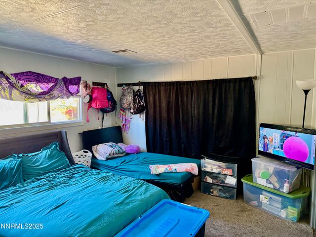 5570 Sidehill Drive, Sun Valley, NV 89433