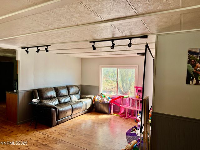 5570 Sidehill Drive, Sun Valley, NV 89433