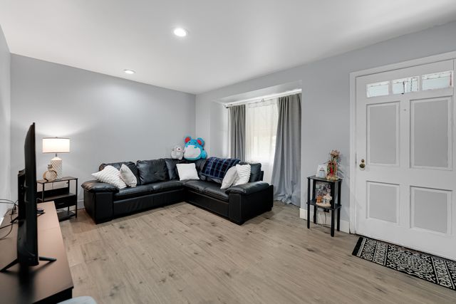 9435 Central Avenue, Oak Lawn, IL 60453