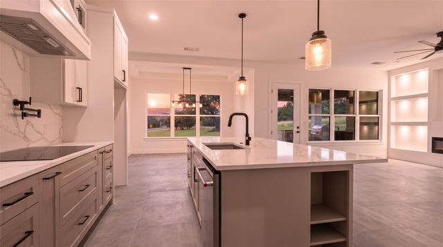 101 Broken Hills, Horseshoe Bay, TX 78657