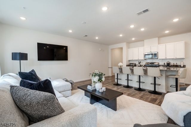 734 Station Rd, Dunellen Boro, NJ 08812