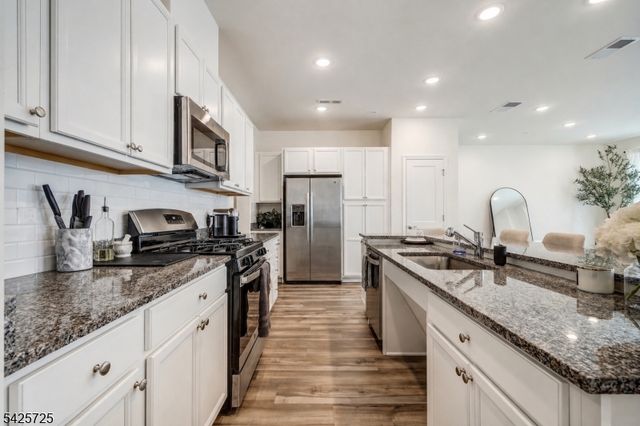 734 Station Rd, Dunellen Boro, NJ 08812