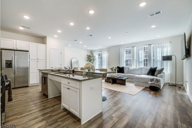 734 Station Rd, Dunellen Boro, NJ 08812