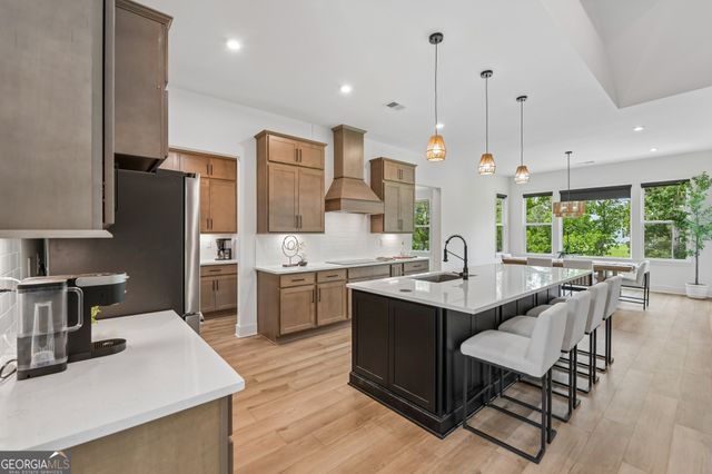 152 Clear Lake Parkway, Hoschton, GA 30548