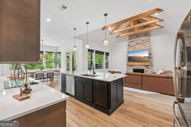 152 Clear Lake Parkway, Hoschton, GA 30548