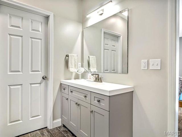 1048 Franklin Avenue, Edwardsville, IL 62025