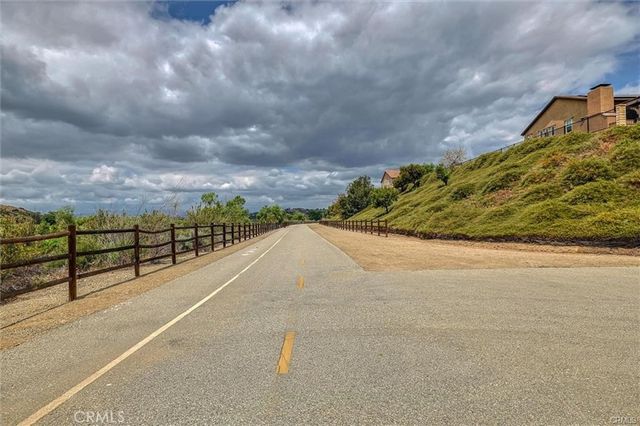 26525 Craftsmen Court, Saugus, CA 91350