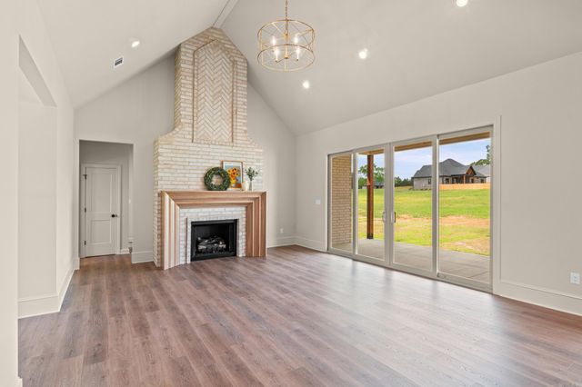 1806 Secretariat Way, Searcy, AR 72143