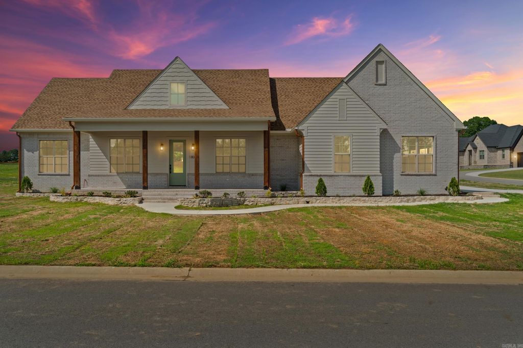 1806 Secretariat Way, Searcy, AR 72143