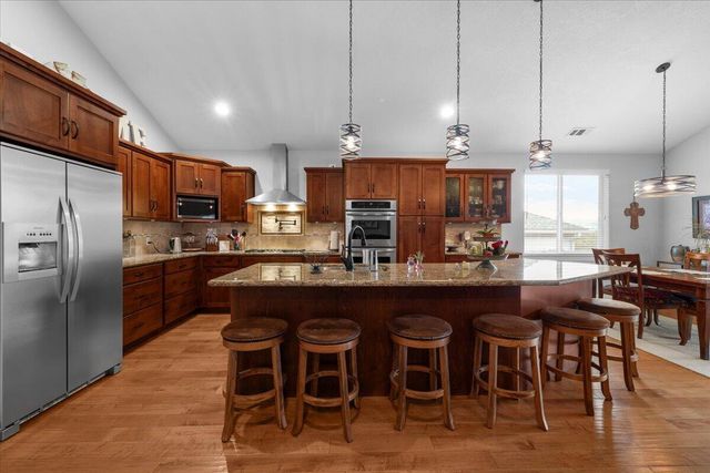 1025 McPhearson Lane, Medford, OR 97504