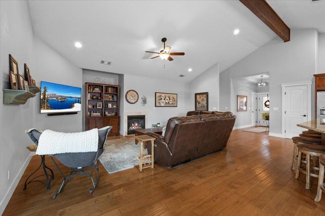 1025 McPhearson Lane, Medford, OR 97504