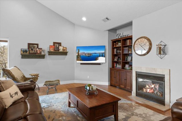 1025 McPhearson Lane, Medford, OR 97504