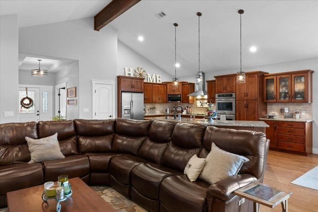 1025 McPhearson Lane, Medford, OR 97504