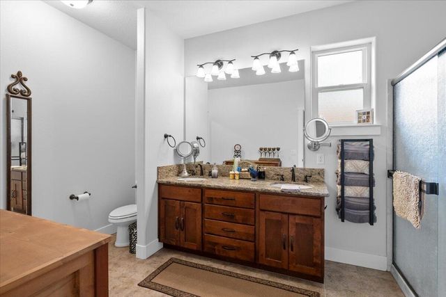 1025 McPhearson Lane, Medford, OR 97504