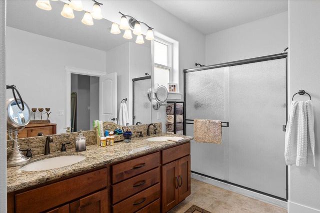 1025 McPhearson Lane, Medford, OR 97504