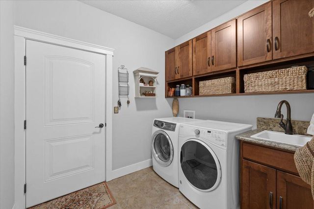 1025 McPhearson Lane, Medford, OR 97504