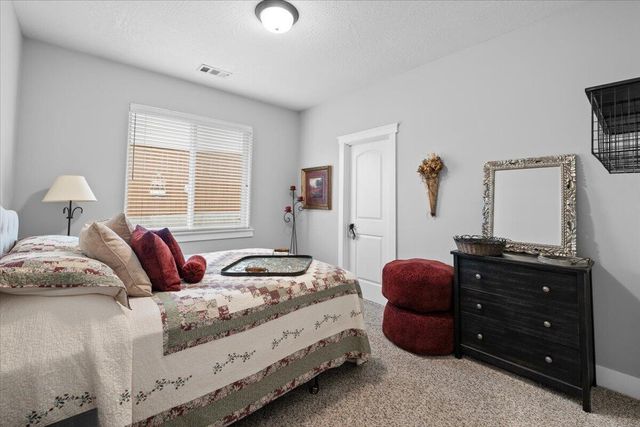 1025 McPhearson Lane, Medford, OR 97504