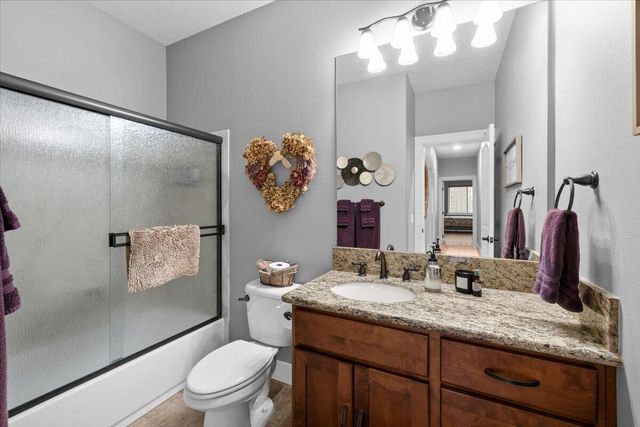 1025 McPhearson Lane, Medford, OR 97504