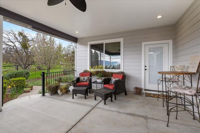 1025 McPhearson Lane, Medford, OR 97504