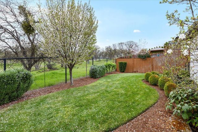 1025 McPhearson Lane, Medford, OR 97504