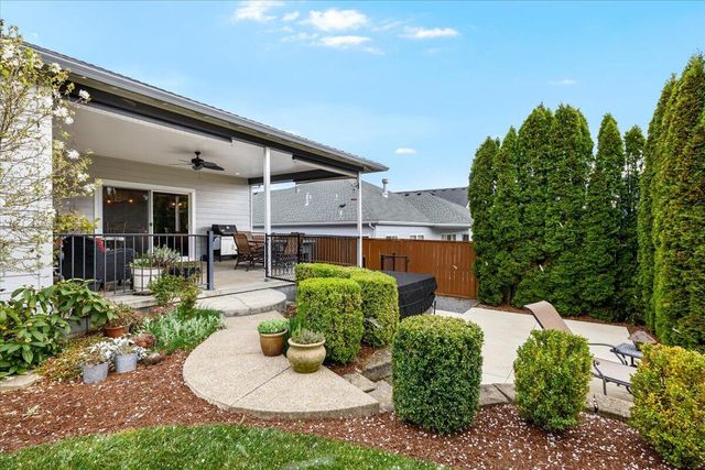 1025 McPhearson Lane, Medford, OR 97504