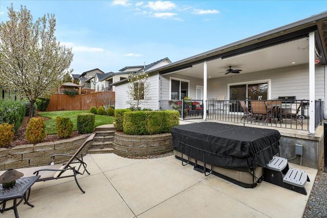 1025 McPhearson Lane, Medford, OR 97504