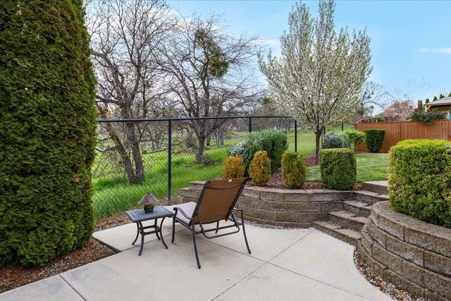 1025 McPhearson Lane, Medford, OR 97504