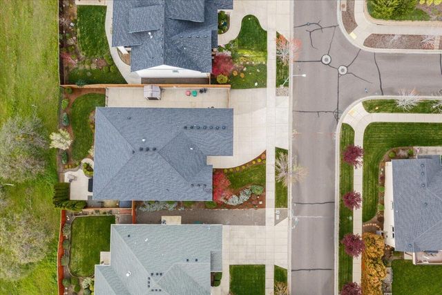 1025 McPhearson Lane, Medford, OR 97504