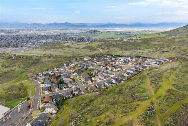 1025 McPhearson Lane, Medford, OR 97504