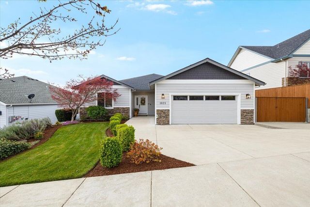 1025 McPhearson Lane, Medford, OR 97504