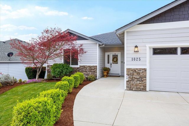 1025 McPhearson Lane, Medford, OR 97504