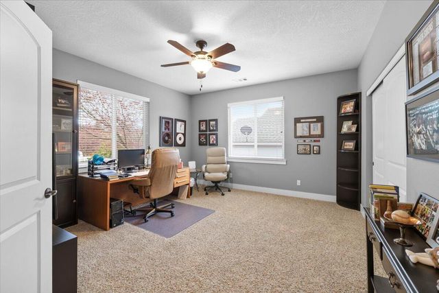 1025 McPhearson Lane, Medford, OR 97504