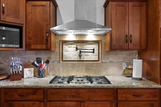 1025 McPhearson Lane, Medford, OR 97504