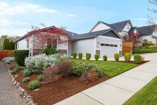 1025 McPhearson Lane, Medford, OR 97504