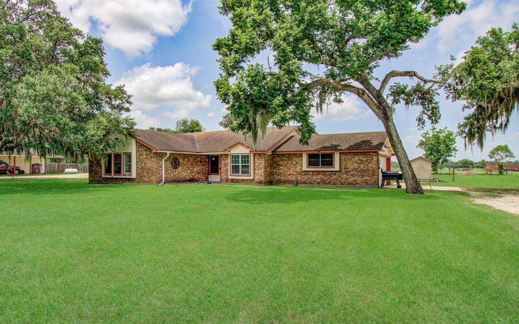 7594 County Road 684c, Sweeny, TX 77480