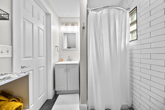 1924 Sullivant Avenue, Columbus, OH 43223