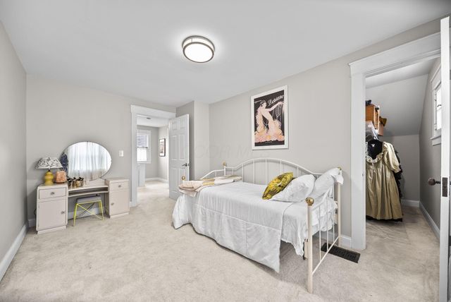 1924 Sullivant Avenue, Columbus, OH 43223