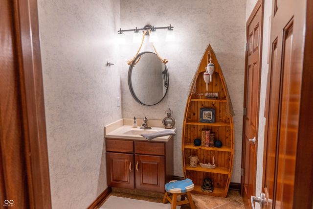 1470 College Parkway, Elwood, IN 46036