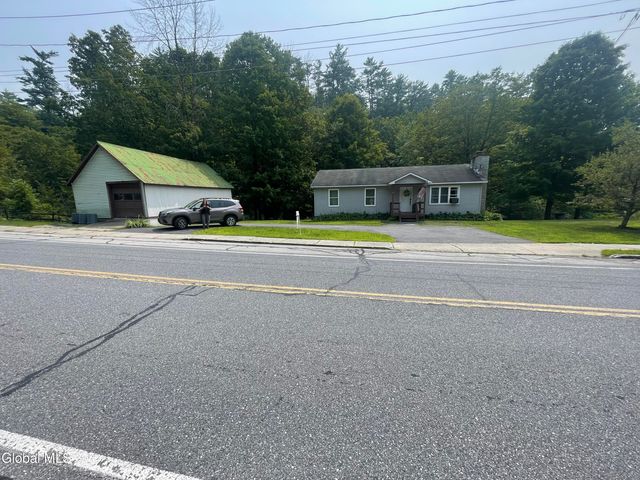 4 Mill Street, Lake Luzerne, NY 12846