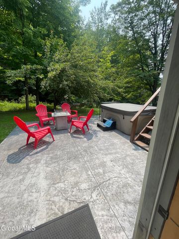 4 Mill Street, Lake Luzerne, NY 12846