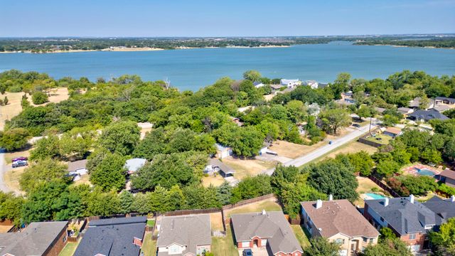 111 Faye Circle, Little Elm, TX 75068