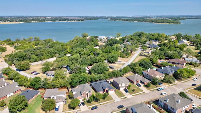 111 Faye Circle, Little Elm, TX 75068